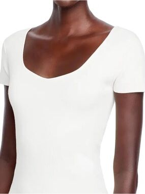 Tahari Women's Scoop Neck Short Sleeve Knit Top